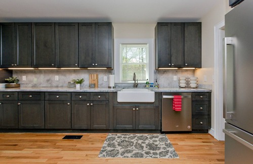 Thomasville Casa | Modern Comfort Meets Relaxation- Spa Style Master with a Jacuzzi& Outdoor Oasis