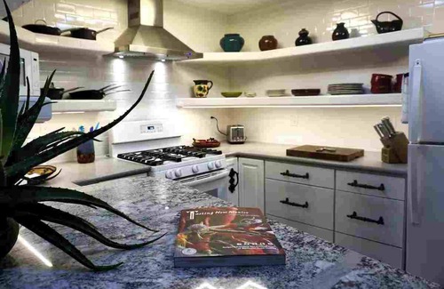 Agua Fria Casa | Modern Comfort Meets Santa Fe Charm – 2BR/2BA Retreat