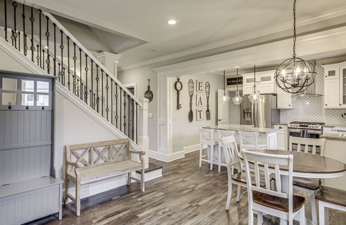 London Casa | Modern Comfort Near Columbus: Home w/Yard & Porch