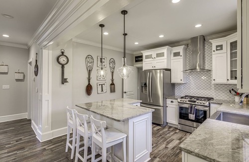 London Casa | Modern Comfort Near Columbus: Home w/Yard & Porch