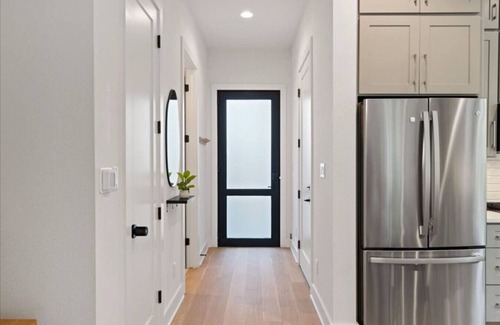 Austin Apartamento | Modern Comfort Near It All | 2BR/2.5BA | Sleeps 6