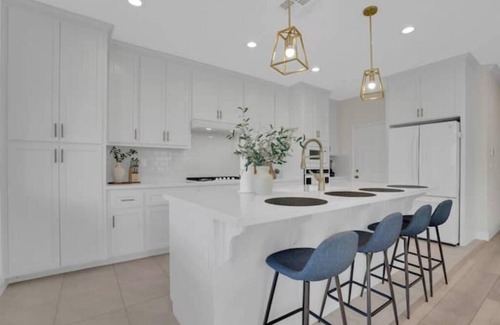 Stockton Casa | Modern Comfort: Stockton Edition