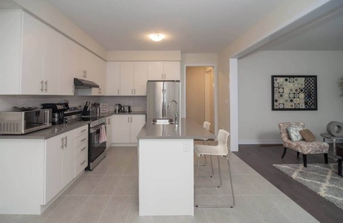 Thorold Casa | Modern Comfort w/ 5 BEDS close to Welland