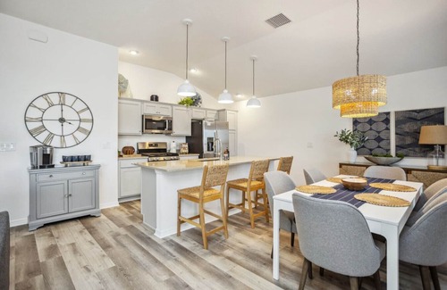 Okahumpka Casa | Modern comfort with a vibrant community feel