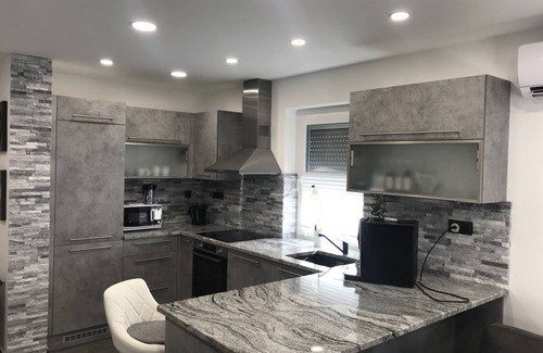 Mosonmagyarovar Apartamento | ¡Moderno, cómodo y de alta calidad equipado como el hogar solo para ti!