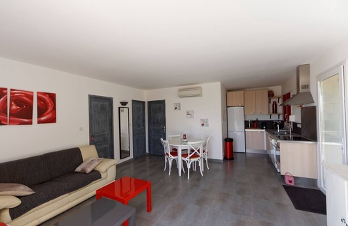 Draguignan Casa | Modern, comfortable 4-star gîte in a quiet woodland setting