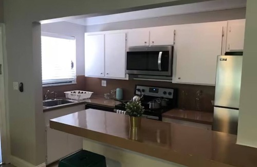 Coral Ridge Apartamento | Modern & Comfy 1BD Parking | Near the Sea