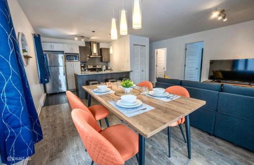 Laval-des-Rapides Apartamento | Modern Condo 2BR 4 beds AC Wi-Fi Free Parking