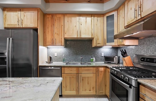 Bear Valley Condominio | Modern Condo - EV Charger - SM 301 by Bear Valley Vacation Rentals