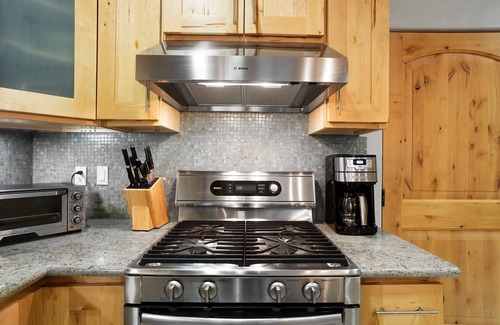 Bear Valley Condominio | Modern Condo - EV Charger - SM 301 by Bear Valley Vacation Rentals