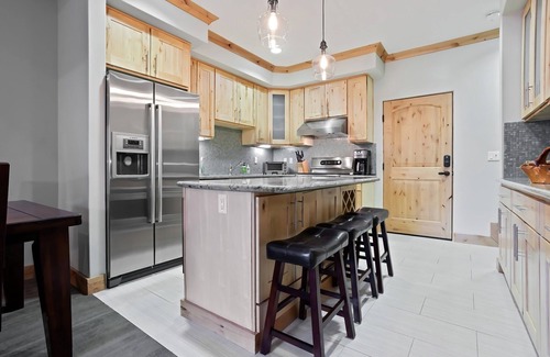 Bear Valley Condominio | Modern Condo - EV Charger - SM 301 by Bear Valley Vacation Rentals