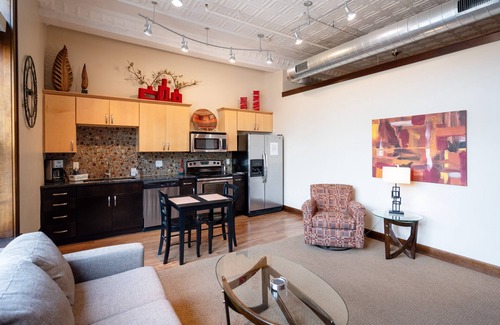 Holland Condominio | Modern Condo in Downtown Holland: The Macatawa