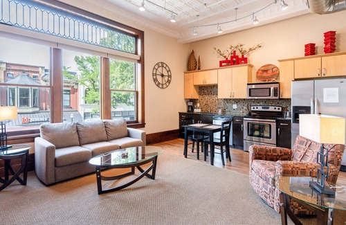 Holland Condominio | Modern Condo in Downtown Holland: The Macatawa