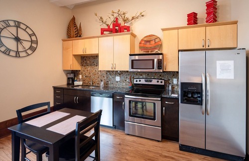 Holland Condominio | Modern Condo in Downtown Holland: The Macatawa