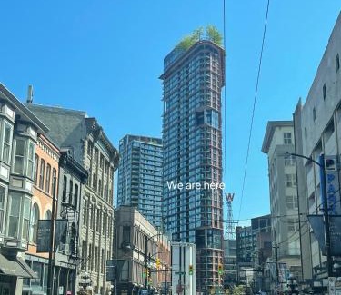 Gastown Apartamento | Modern Condo in downtown two bedroom parking lot