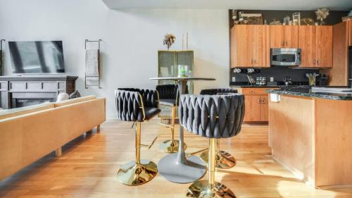 East Market District Apartamento | Modern Condo in the Vibrant NuLu District