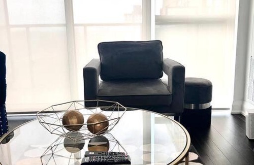 Weston Apartamento | Modern Condo In York