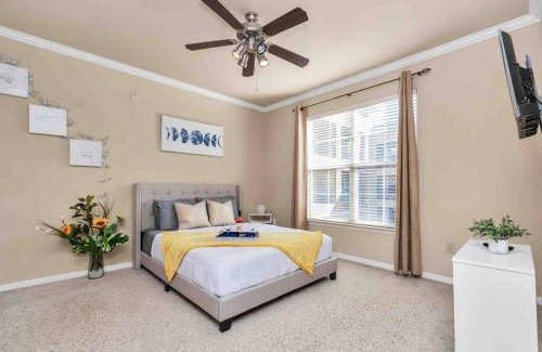 Astrodome Apartamento | Modern Condo near Texas Medical Center w Free Parking