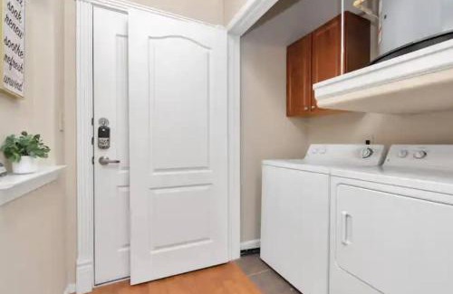 Astrodome Apartamento | Modern Condo near Texas Medical Center w Free Parking