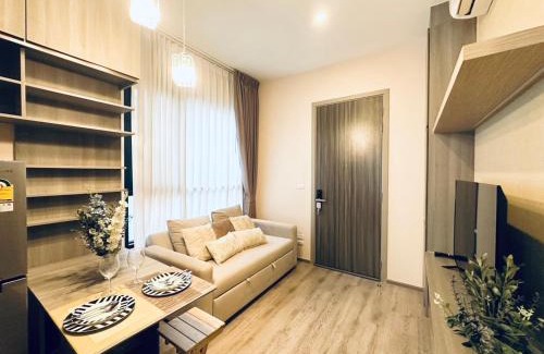 Phra Khanong Nuea Apartamento | Modern condo nr BTS ONNUT WIFI with workroom