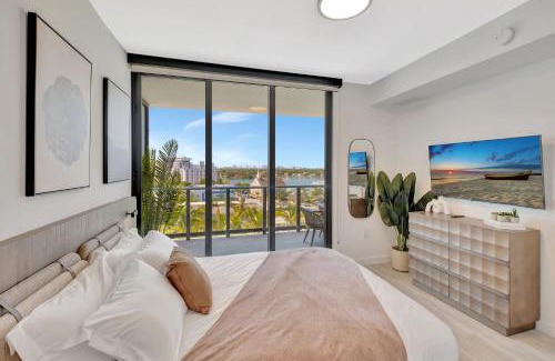 North Beach Apartamento | Modern Condo w Balcony At 72 Park