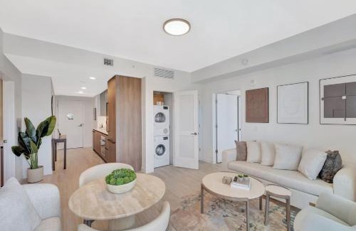 North Beach Apartamento | Modern Condo w Balcony At 72 Park