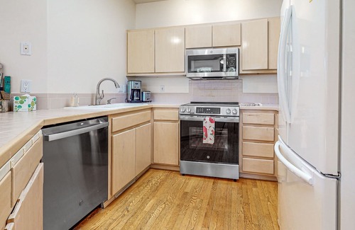 Santa Fe Condominio | Modern condo with balcony, books & board games, minutes from downtown Santa Fe