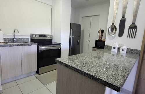 San Salvador Apartamento | Modern Condo With a City View