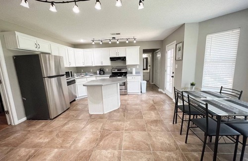 East Central Shelby Casa | Modern Cordova 4BR, quiet & safe