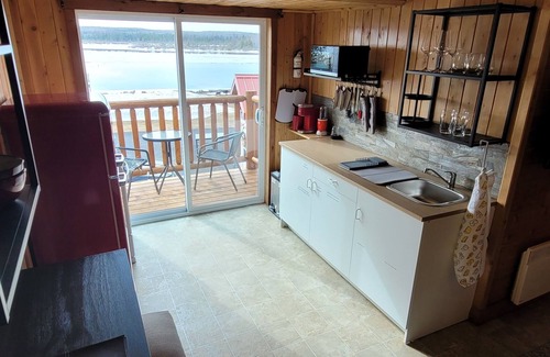 Acadian Peninsula Apartamento | Modern Costa Del Sol Flat Overlooking Pokemouche River, with swimming off dock.
