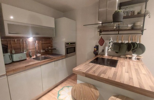 Sandyford Apartamento | Modern Cosy 1Bd, Perfect for Business or Travel