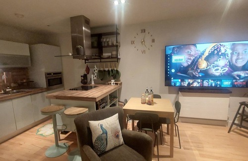 Sandyford Apartamento | Modern Cosy 1Bd, Perfect for Business or Travel