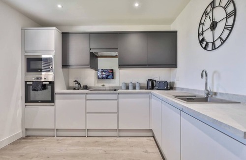 Sheffield Casa | Modern, Cosy Whole house WiFi close to attractions