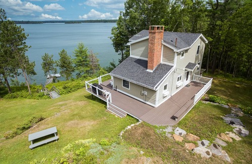 Harpswell Casa | Modern cottage beautifully set on Wilson Cove with stunning westerly views