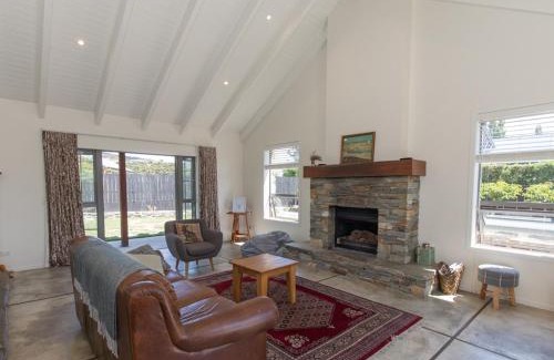 Albert Town Casa | Modern Cottage Charm - Albert Town near Wanaka