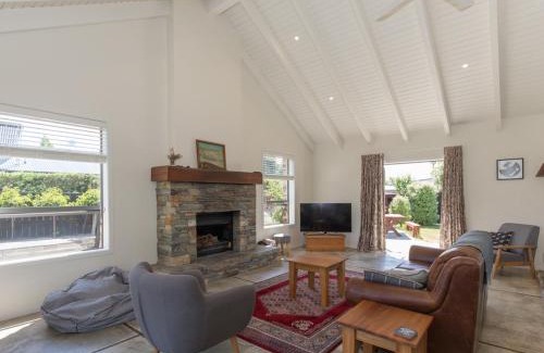 Albert Town Casa | Modern Cottage Charm - Albert Town near Wanaka