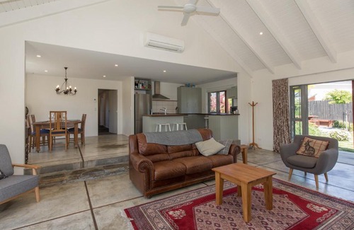 Albert Town Casa | Modern Cottage Charm - Albert Town near Wanaka