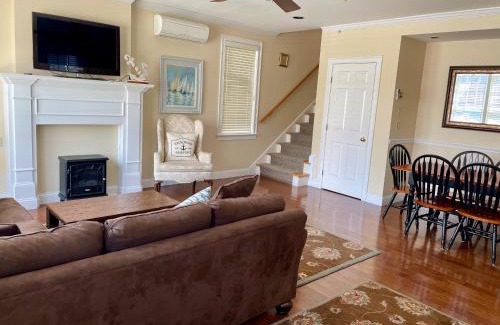 Yachting Village Casa | Modern Cottage Downtown NPT-Waites Wharf Cottage RE05618-STR