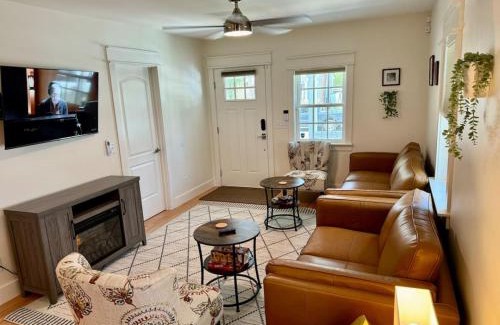 Historic District Casa | Modern Cottage Downtown. Pet Yes
