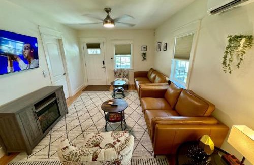 Historic District Casa | Modern Cottage Downtown. Pet Yes