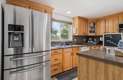 Fort Erie Apartamento | Modern Cottage Getaway with Pool