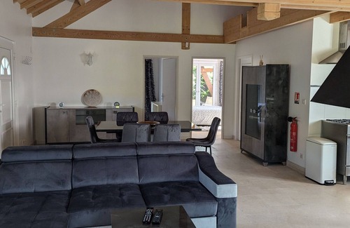 Jezainville Cabaña | Casa moderna en Lorena, 2 habitaciones, cerca del bosque
