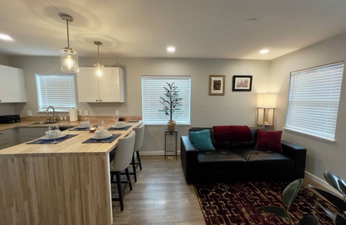 North Aurora Casa | Modern Cottage near Hospital