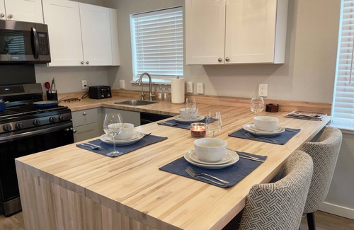 North Aurora Casa | Modern Cottage near Hospital