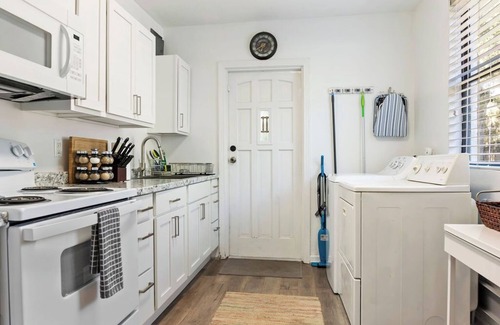 Gainesville Casa | Modern Cottage-Pets Welcome/5 min to UF & Hospitals