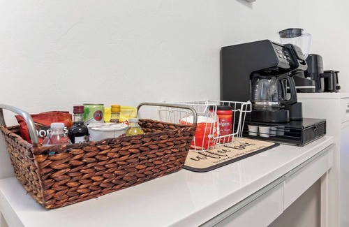 Gainesville Casa | Modern Cottage-Pets Welcome/5 min to UF & Hospitals