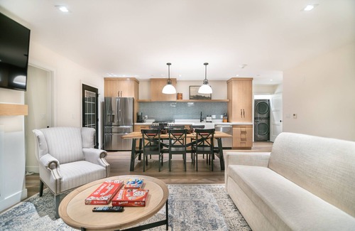 Midway Hotel | Modern Cottage w/Kitchen, Fireplace, Breathtaking Outdoor & Crater Hot Spring