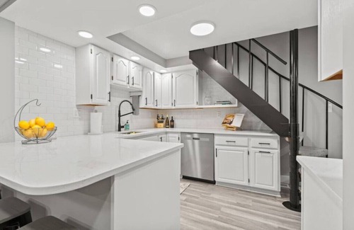 Lexington Casa | Modern cottage w beach 3 blocks!