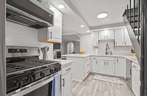 Lexington Casa | Modern cottage w beach 3 blocks!