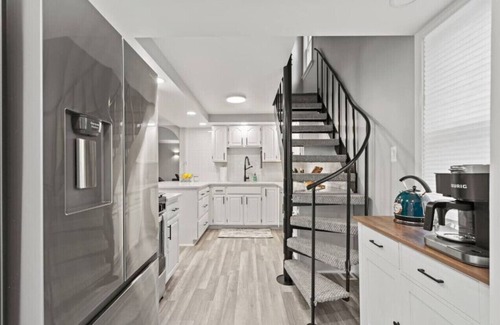 Lexington Casa | Modern cottage w beach 3 blocks!